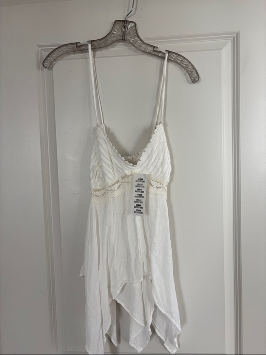 Kimchi Blue Tops - Kimchi Blue White Lace-Trim Spaghetti Strap Handkerchief Hem Top